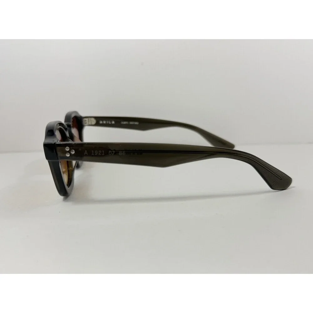 Akila Always Inspired Women's Sunglasses Smoke Frame Brown Gradient Lenses